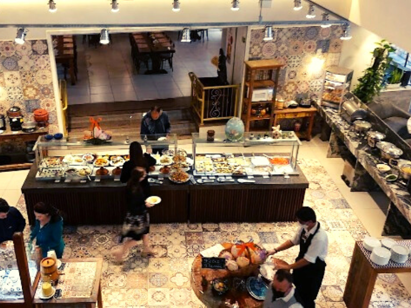 Vista do café colonial no interior da Confeitaria Piegel. Foto: Lucelia Auriquio.