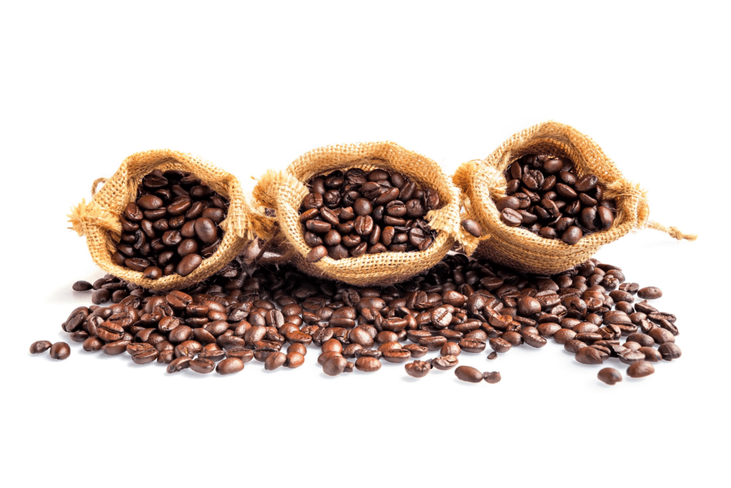 Sacas com grãos de café especial. Imagem: arhendrix de Getty Images - Canva.