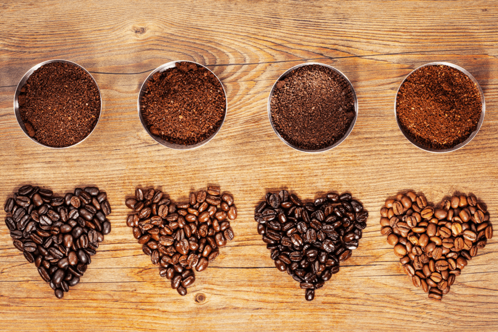 Diferentes grãos de café. Foto: julianafunk de Getty Images - Canva.